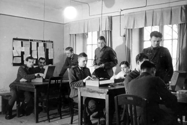 Прислужники Гитлера. Немецкие разведывательно-диверсионные школы и курсы на территории Белоруссии в 1941–1944 гг.