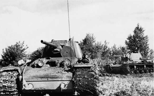 Советский тяжелый танк КВ-1. Первые танки Победы