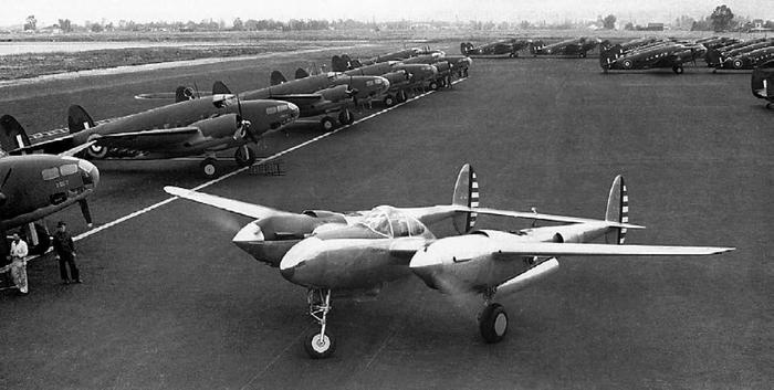 Истребитель-«молния» P-38 «Лайтнинг»