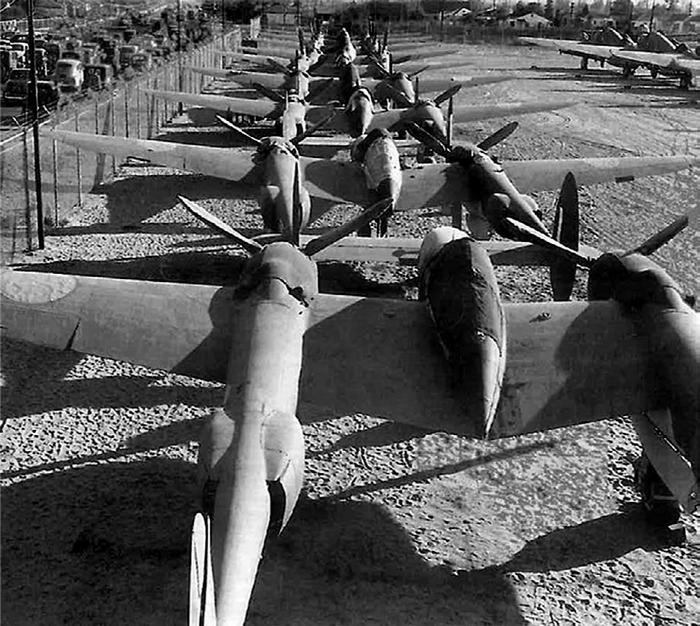 Истребитель-«молния» P-38 «Лайтнинг»