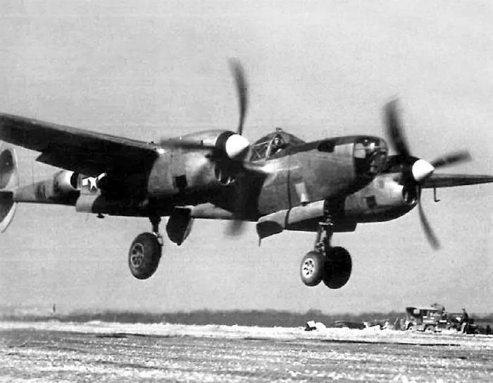 Истребитель-«молния» P-38 «Лайтнинг»